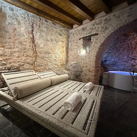 Stone Jacuzzi House Nyaraló *