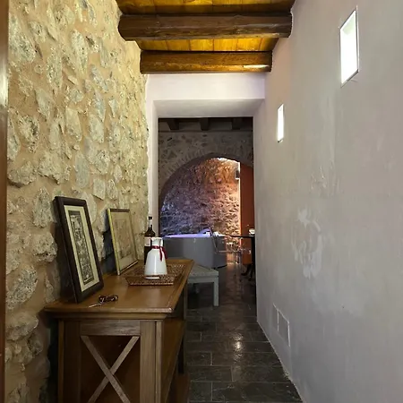 Nyaraló Stone Jacuzzi House